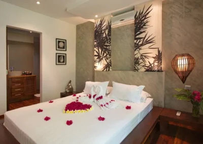 Chambre élégante dans la villa à louer Sakina, offrant confort et sérénité à Nosy Be.